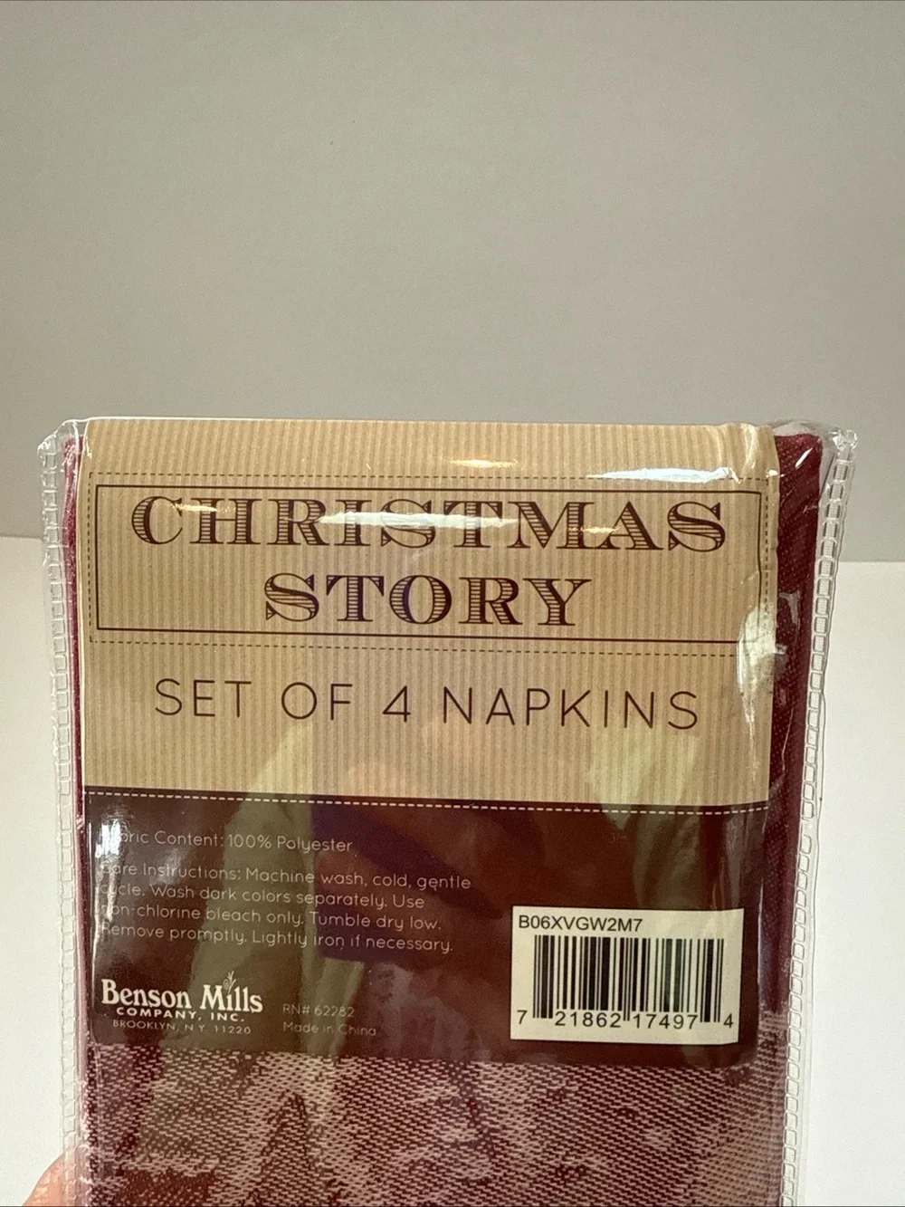 Christmas Story Set of 4 Napkins - Red winter scene with snow